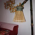 Quarto Simples Em Apto Charmoso